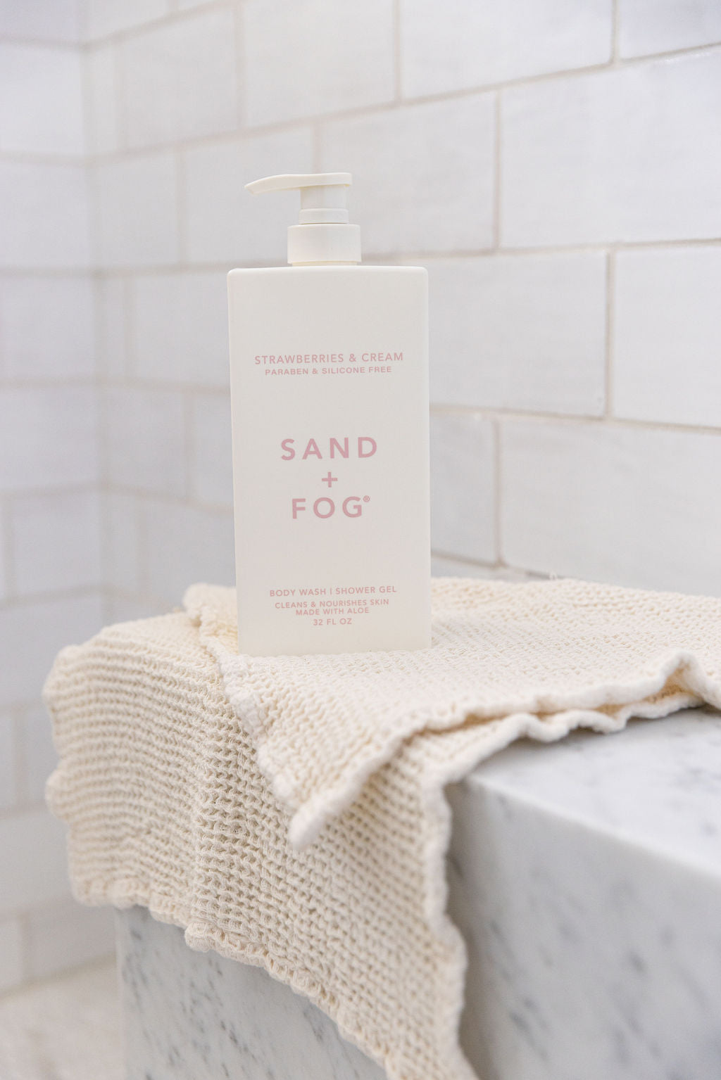 Nourishing Strawberries & Cream 32 oz Body Wash